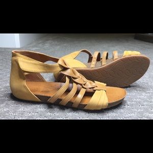 Naya Sandals NEW size 8.5